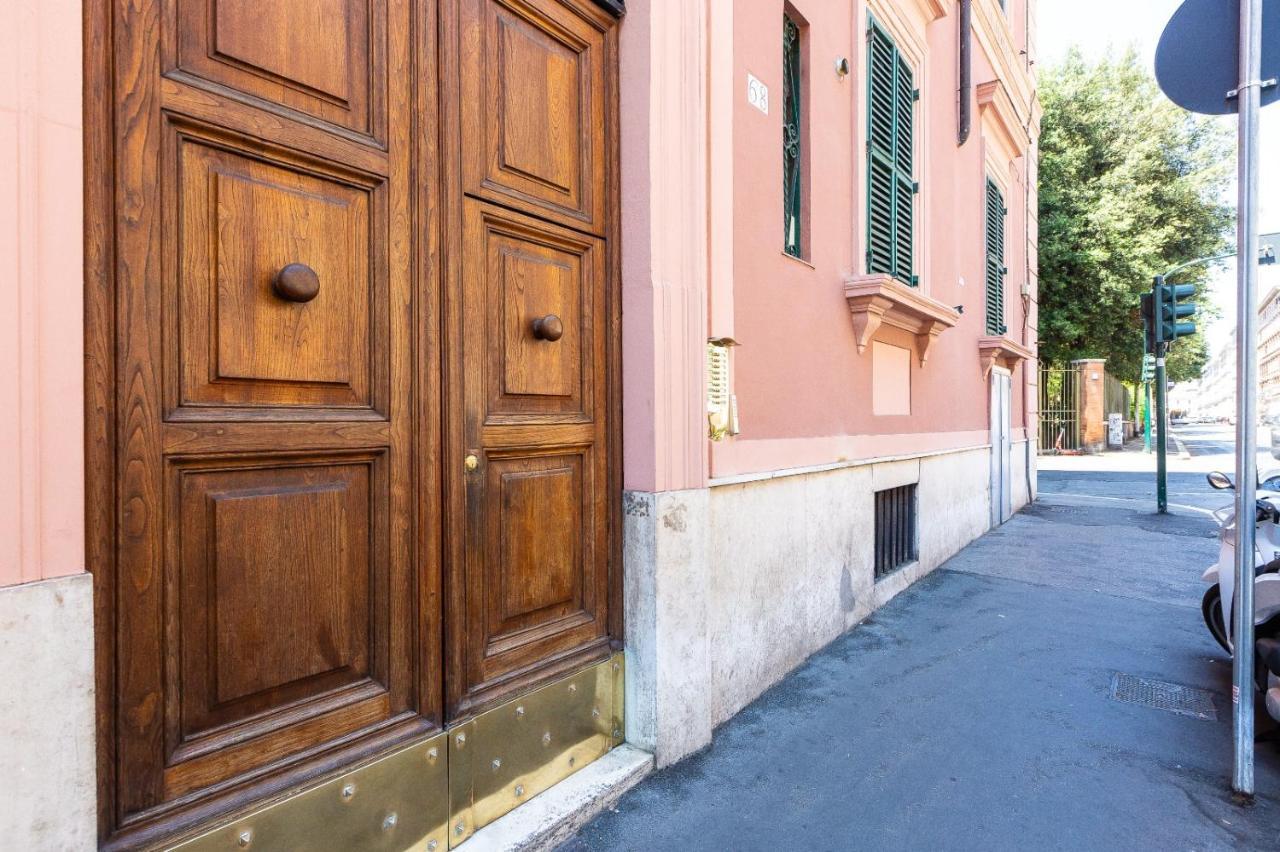 Iron Cityaus Termini Rome Bagian luar foto