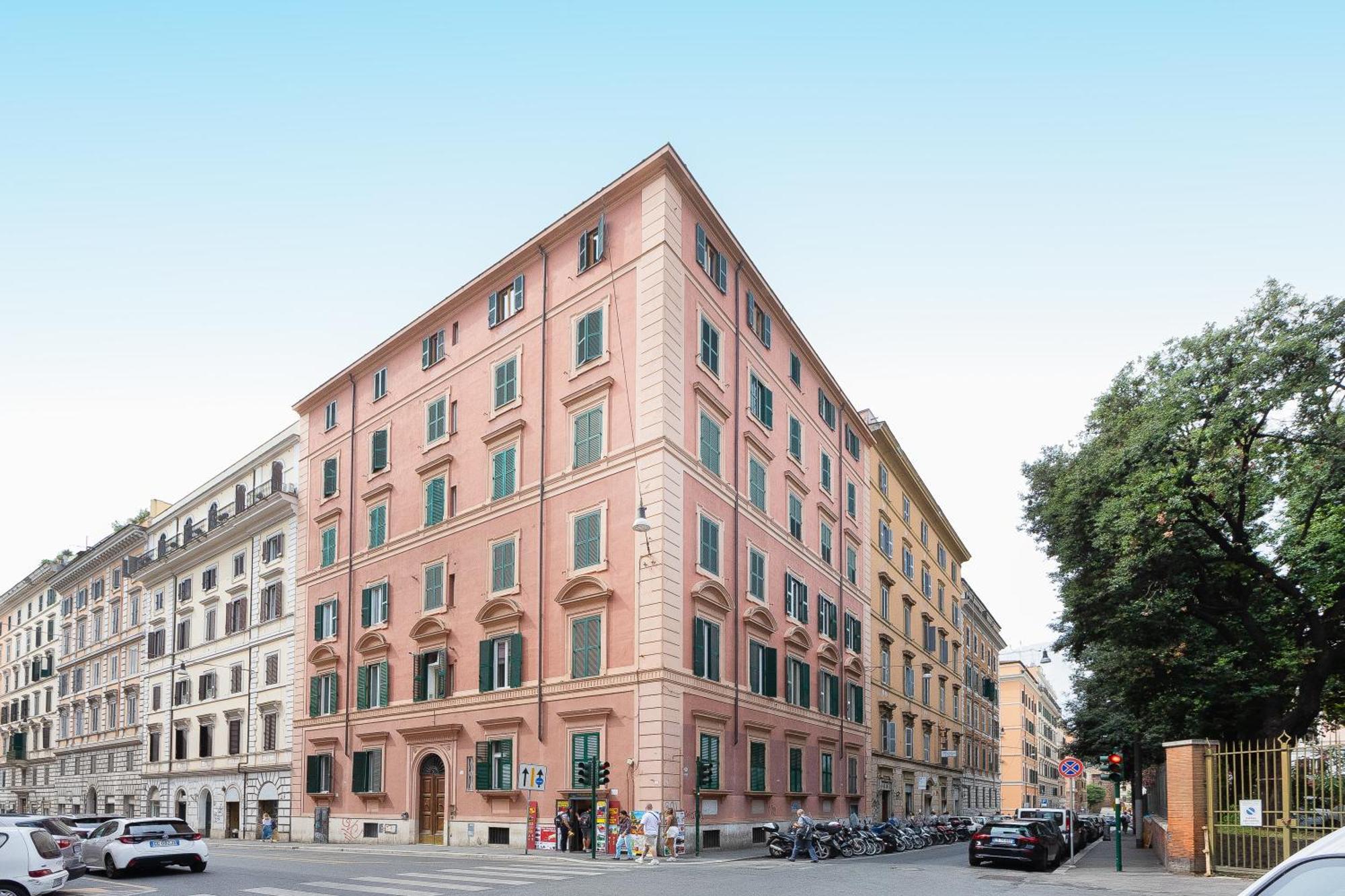 Iron Cityaus Termini Rome Bagian luar foto